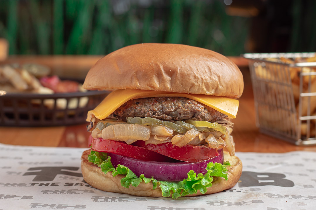 150 grs de nuestra jugosa carne 100% Angus acompañada por un delicioso queso americano.